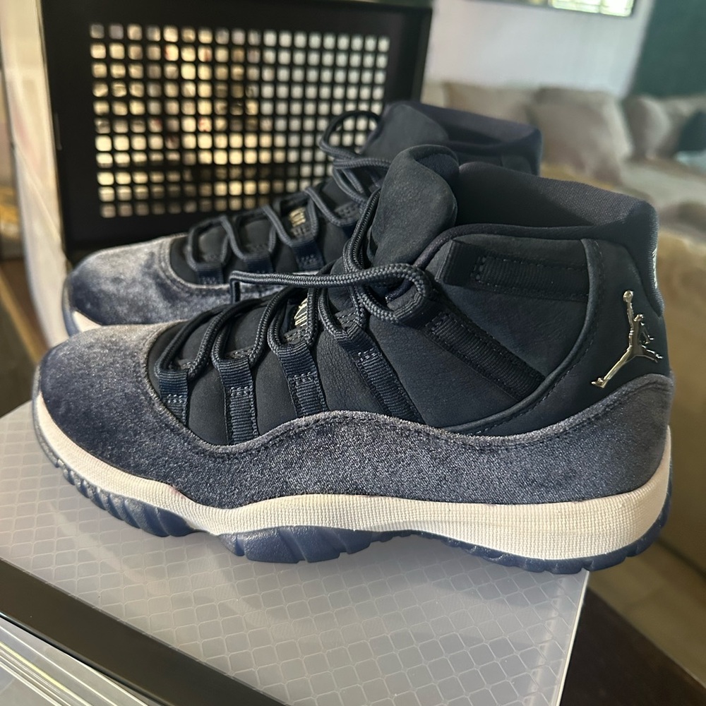 Jordan Retro Midnight Navy 11s